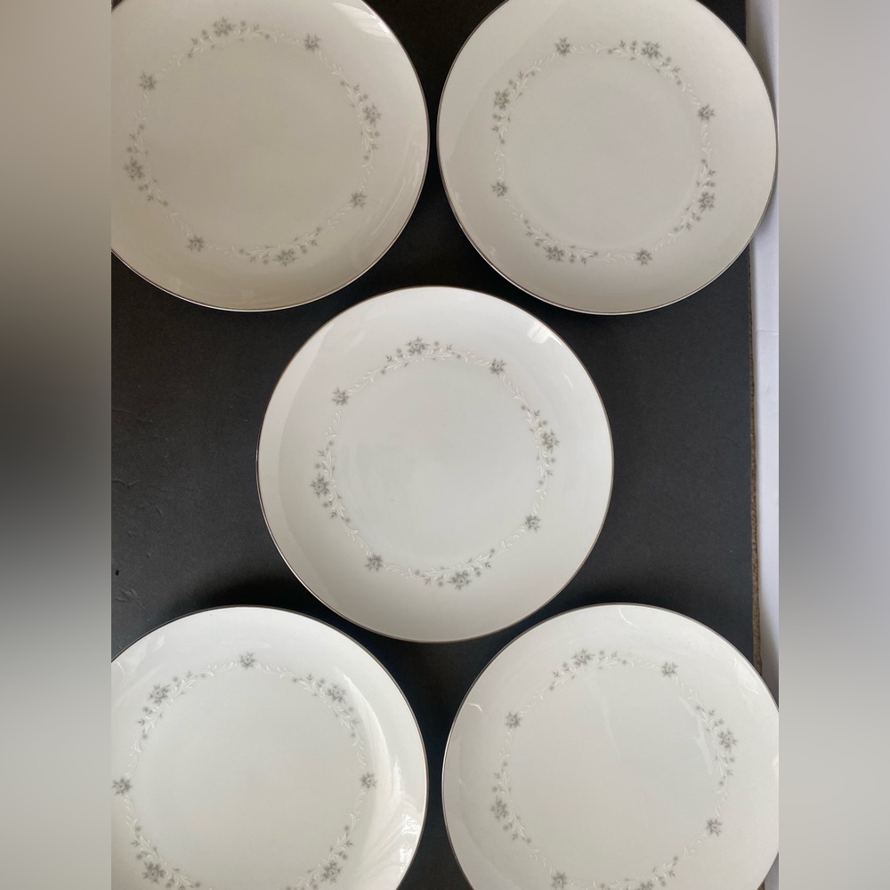 Sango China Japan JULIE 5 round dinner plates 10.5 inch gray floral pattern